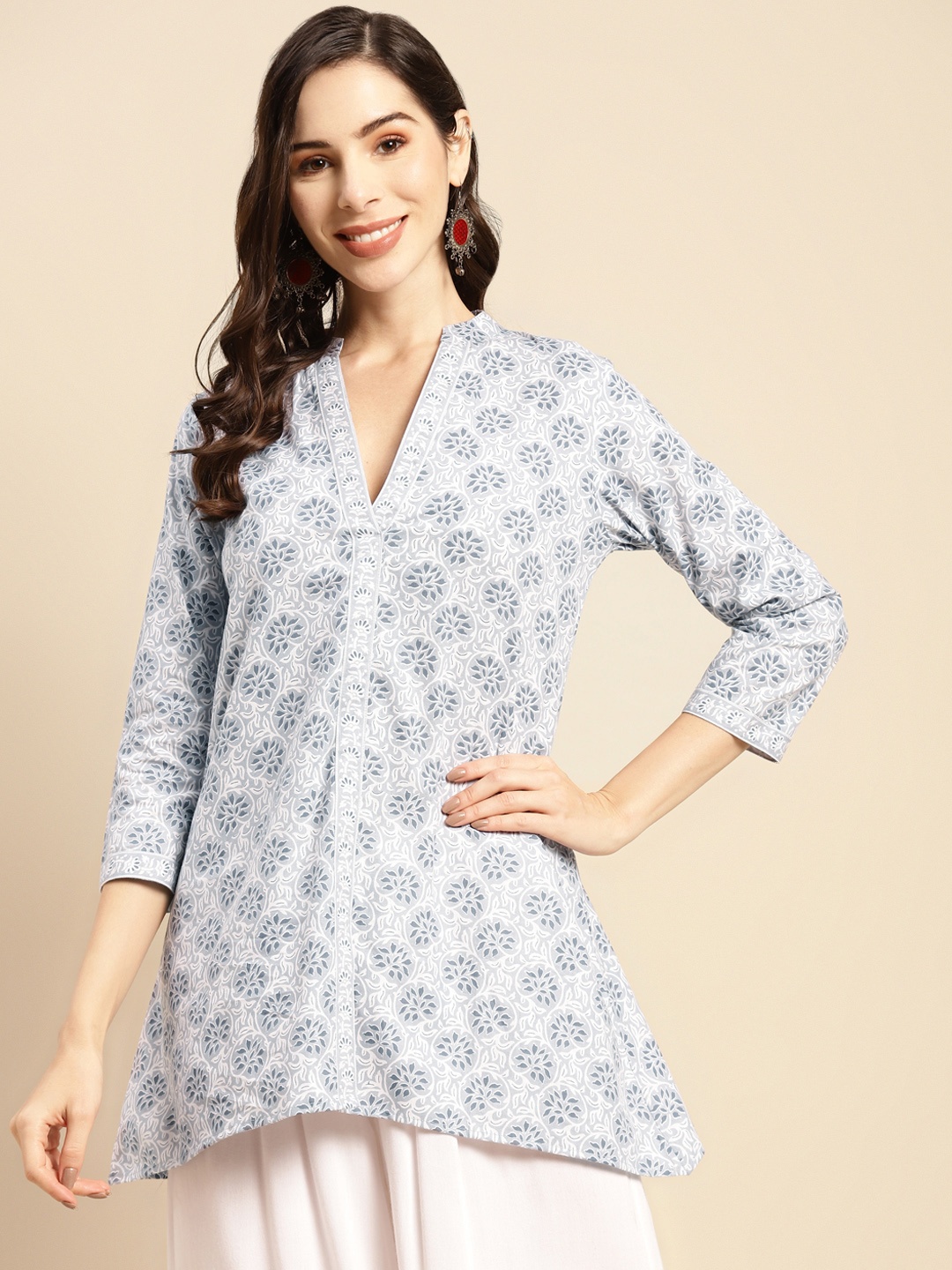 

Prakrti Grey Ethnic Motifs Printed Pure Cotton Kurti