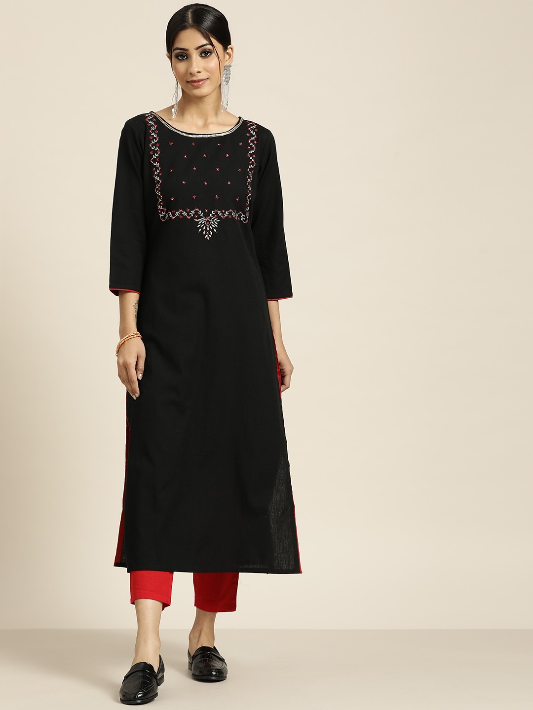 

Sangria Black Floral Yoke Design Pure Cotton Kurta