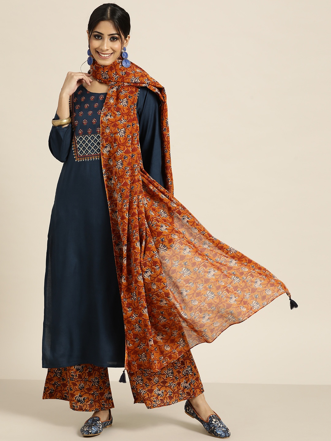 

Sangria Women Navy Blue Ethnic Motifs Yoke Design Sequinned Pure Cotton Kurta Set