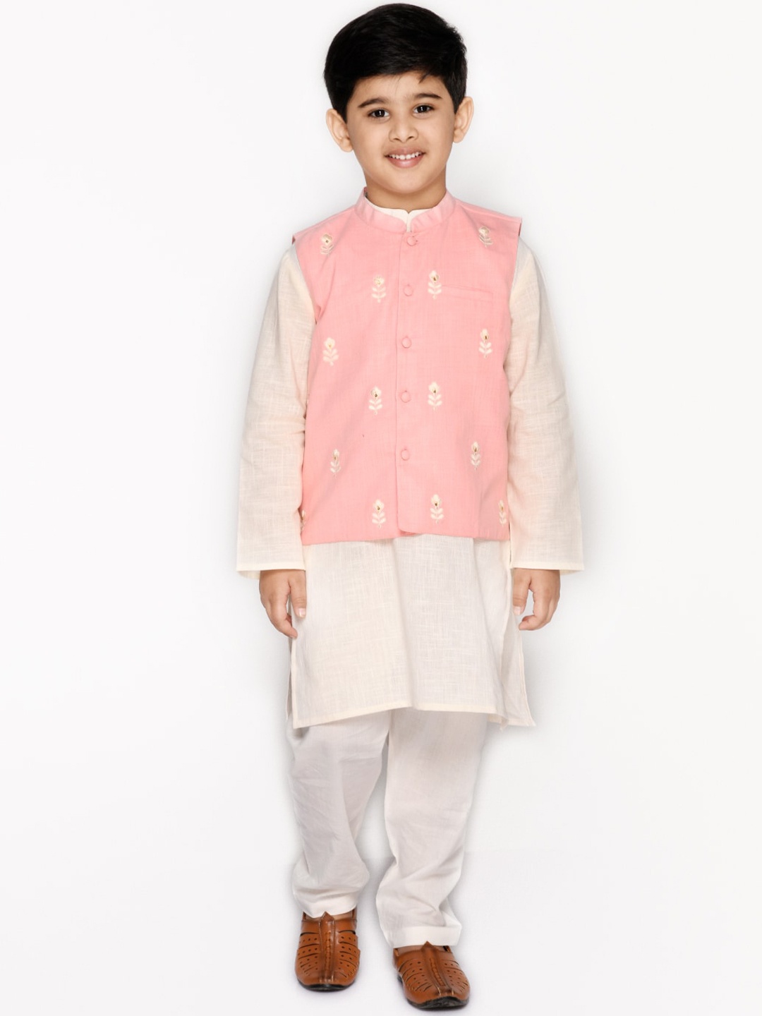 

SAKA DESIGNS Boys White & Peach Layered Pure Cotton Kurta & Pyjamas With Nehru Coat