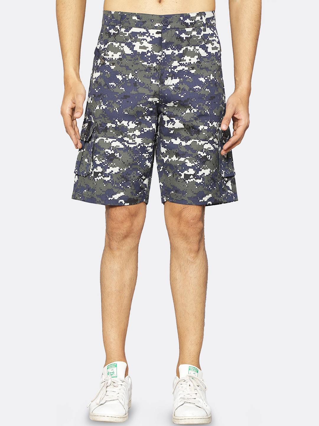 

IX IMPRESSION Men Green Camouflage Printed Shorts