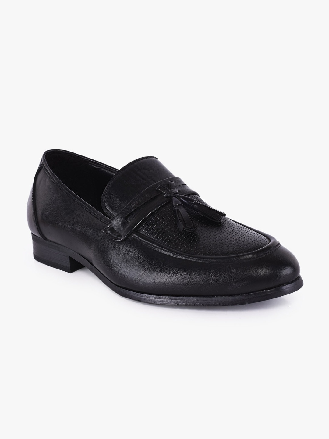 

BuckleUp Men Black Textured Leather Formal Loafers