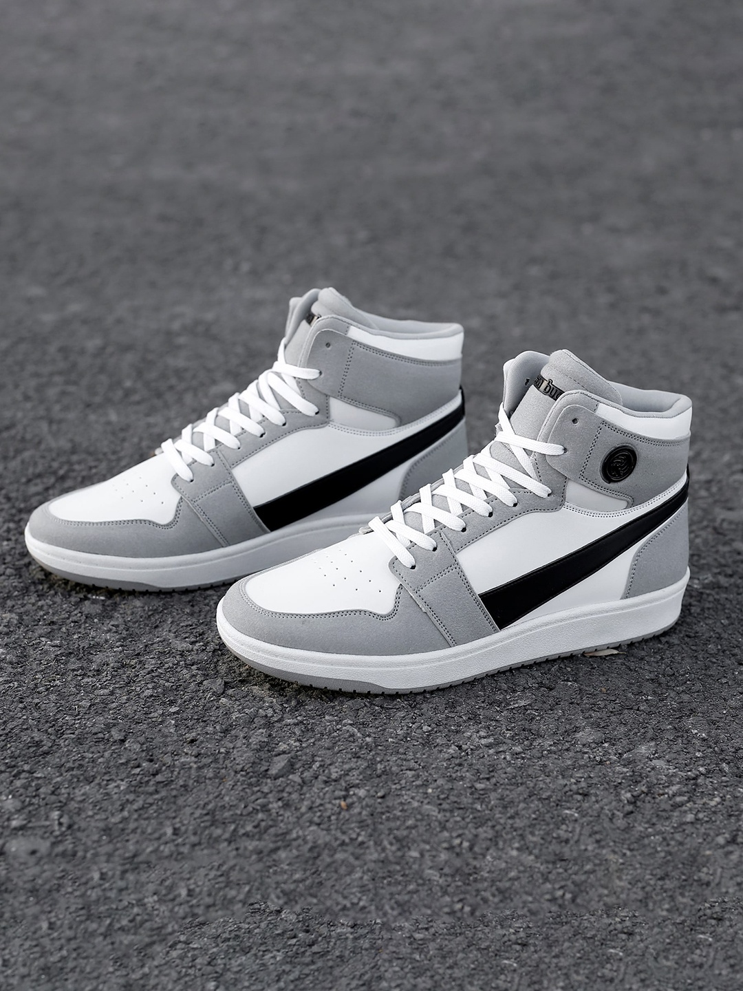 

bacca bucci Men Grey Colourblocked Sneakers