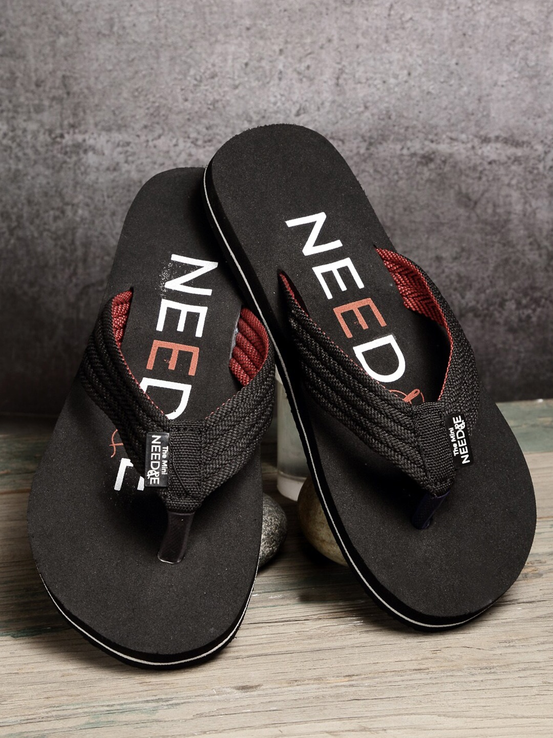 

The Mini NEEDLE Men Black & Red Thong Flip-Flops