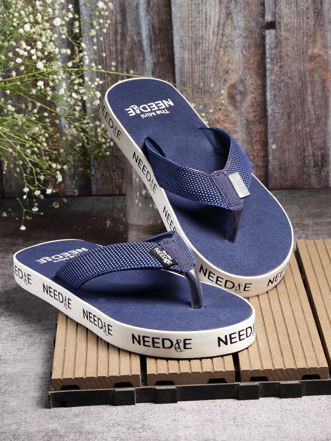 

The Mini NEEDLE Men Blue & White Thong Flip-Flops