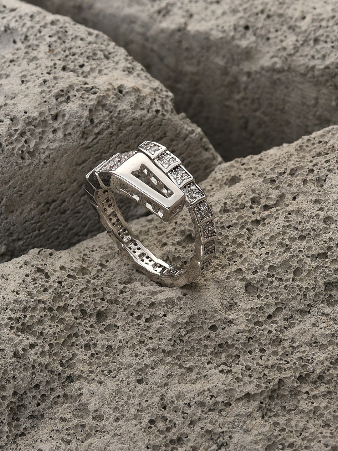 

SOHI Women Silver-Plated American Diamond Studded Ring