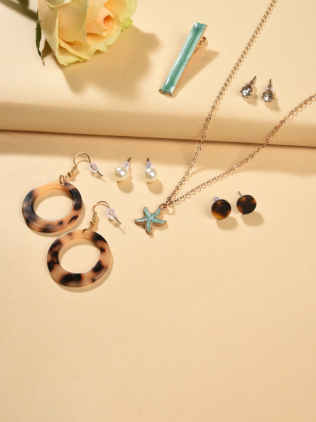 

SOHI Women Brown & Gold Plated Jewellery Set