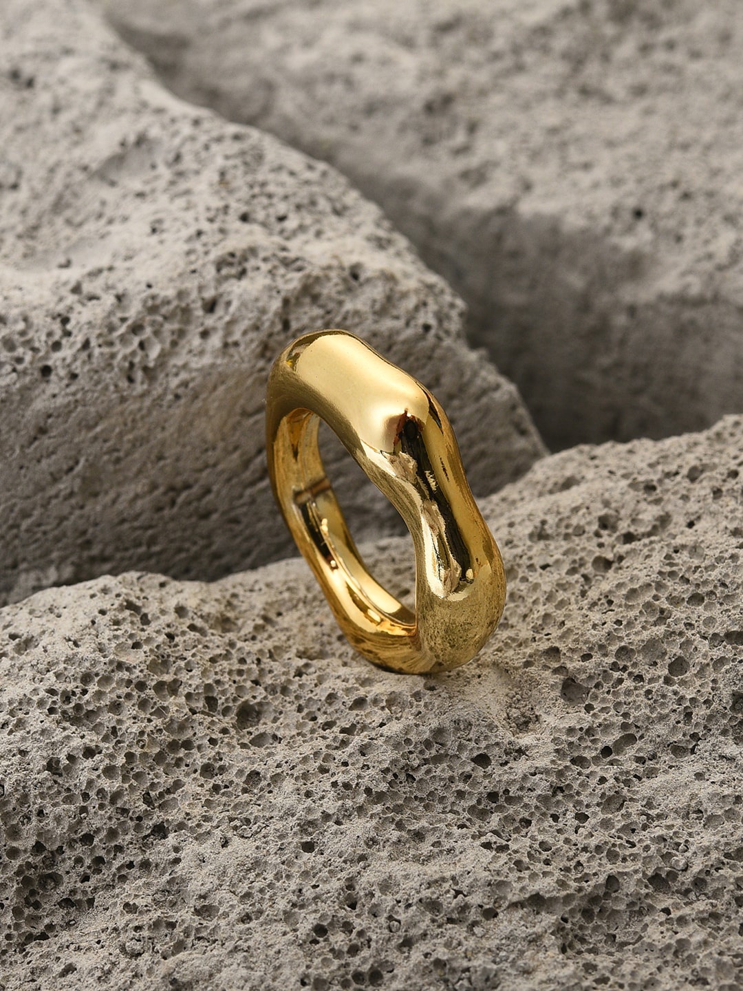 

SOHI Gold-Plated Designer Finger Ring