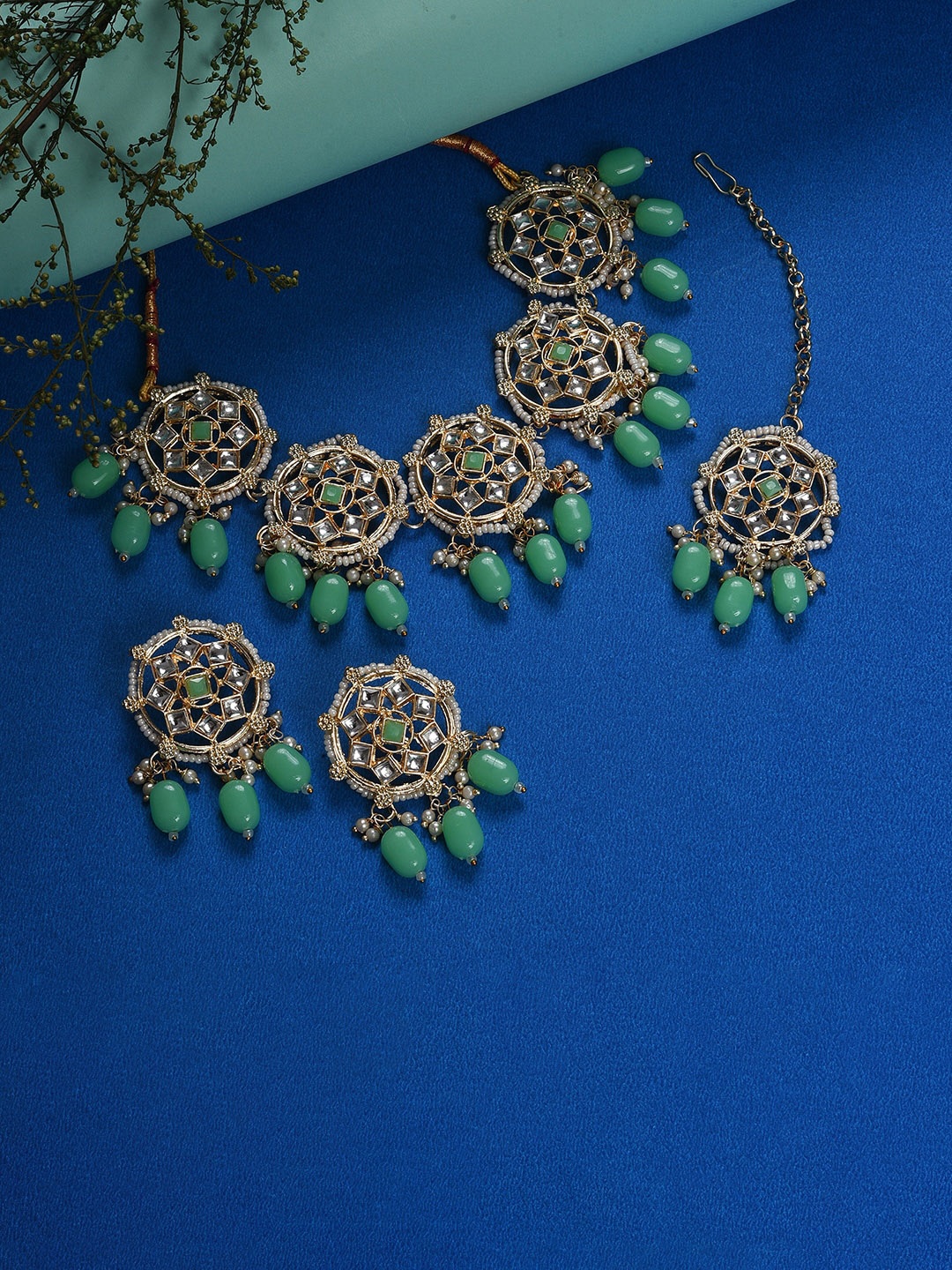 

SOHI Gold-Plated Green Kundan Beaded Jewellery Set