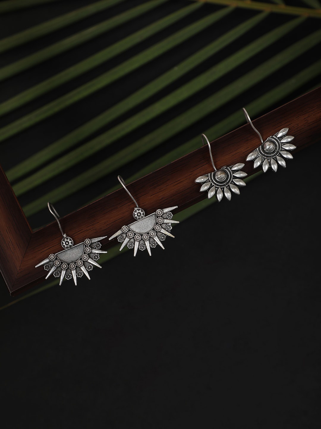 

SOHI Silver-Toned & Black Set Of 2 Contemporary Drop Earrings