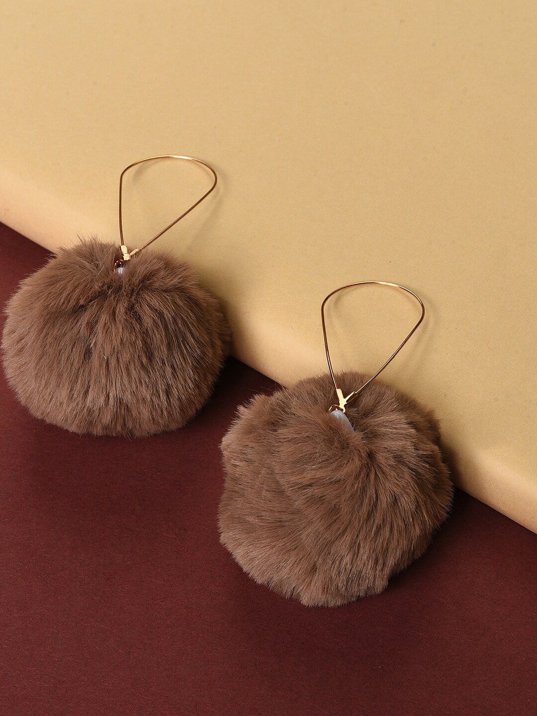 

SOHI Brown Contemporary Drop Earrings