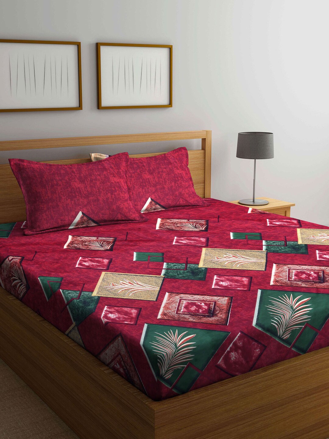 

Arrabi Red & Green Geometric 300 TC King Bedsheet with 2 Pillow Covers
