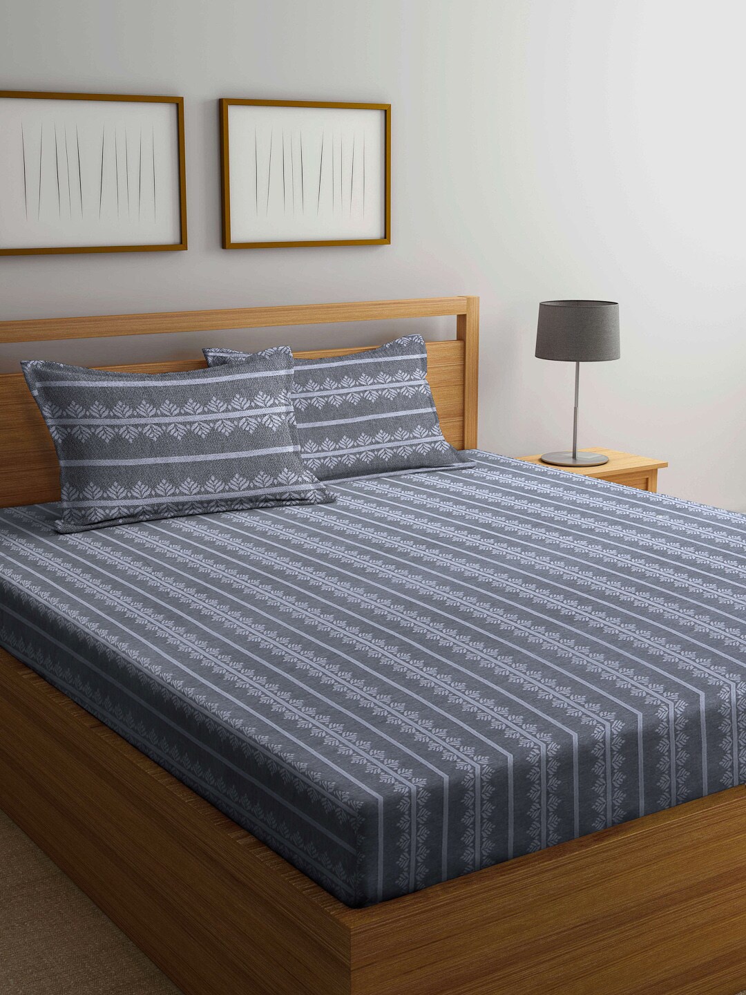 

Arrabi Grey & White Floral 300 TC Super King Bedsheet with 2 Pillow Covers