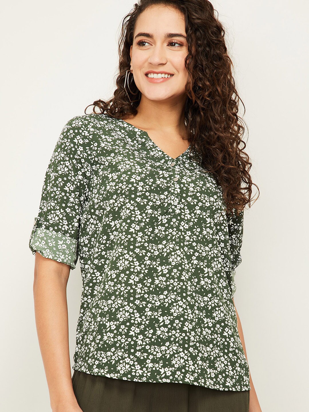 

Fame Forever by Lifestyle Women Green Floral Printed Cotton Roll-Up Sleeves Top
