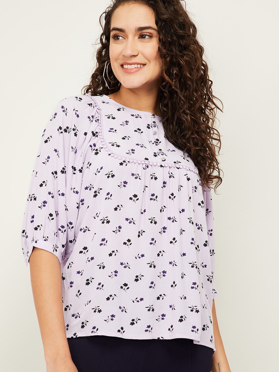 

Fame Forever by Lifestyle Blue & White Floral Print Top
