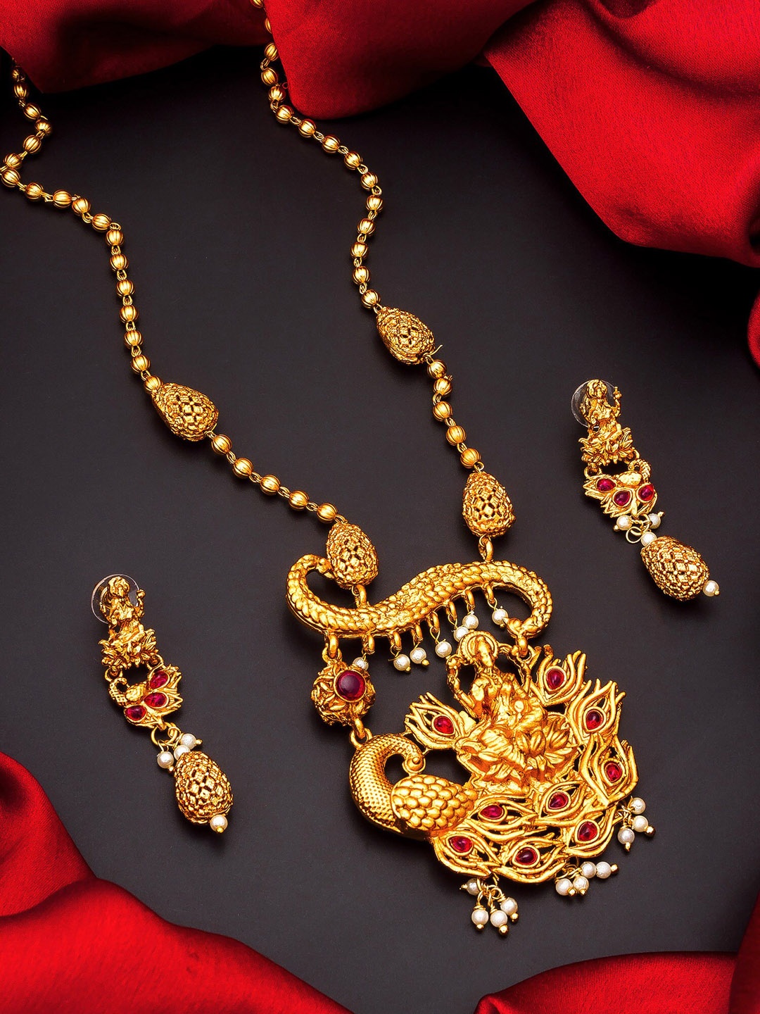 

aadita Gold-Toned Temple Pearls Jewellery Set