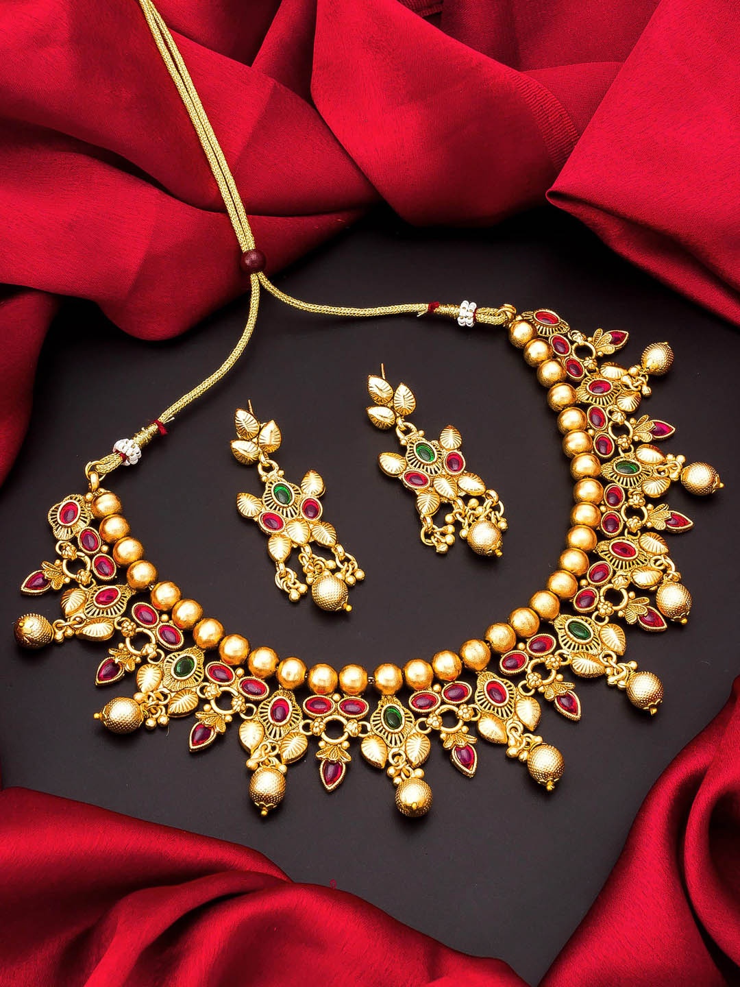 

aadita Women Gold-Plated Temple Choker Pearls Studded Jewellery Set