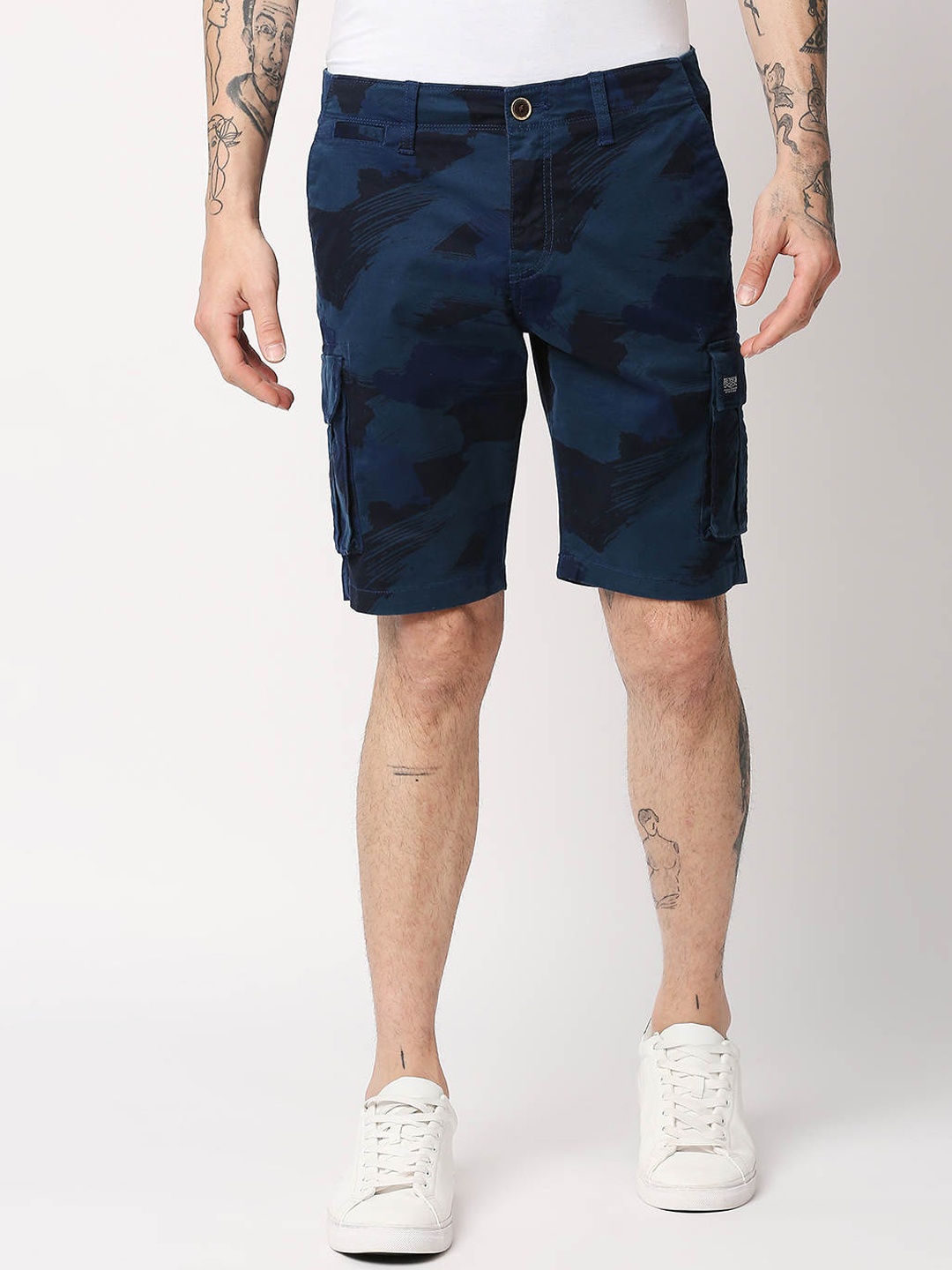 

Pepe Jeans Men Blue Camouflage Printed Slim Fit Cargo Shorts