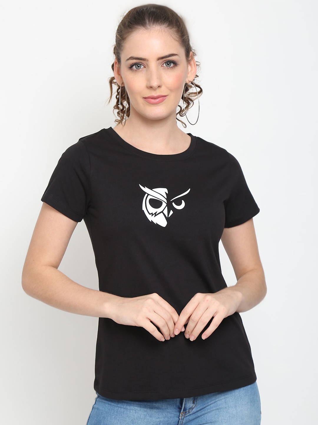 

UnaOne Women Black Printed Slim Fit T-shirt