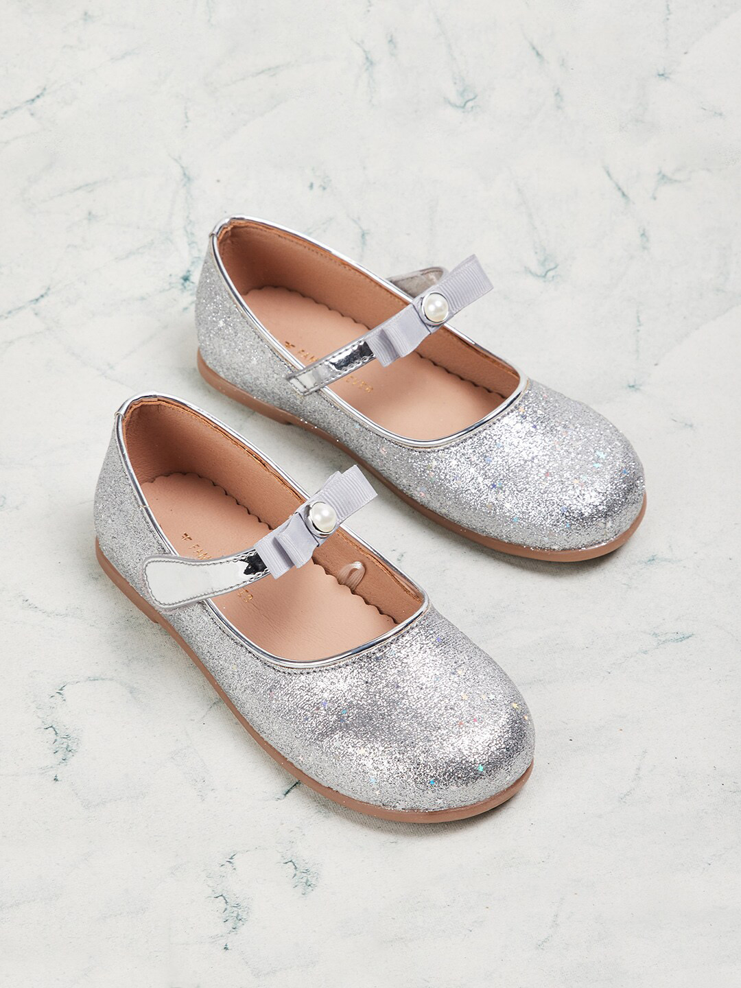 

Fame Forever by Lifestyle Girls Silver-Toned PU Mojaris