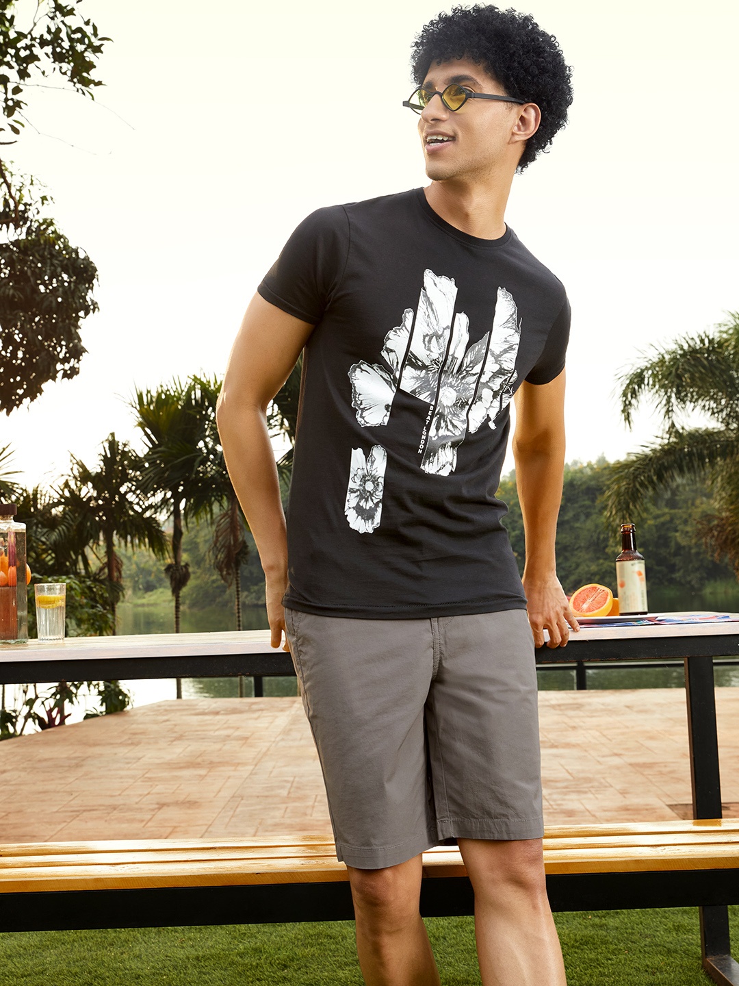 

United Colors of Benetton Men Grey Solid Slim Fit Shorts