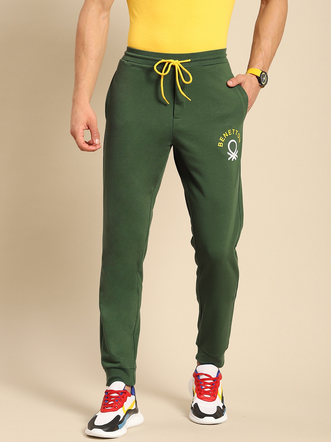 

United Colors of Benetton Men Solid Joggers, Green
