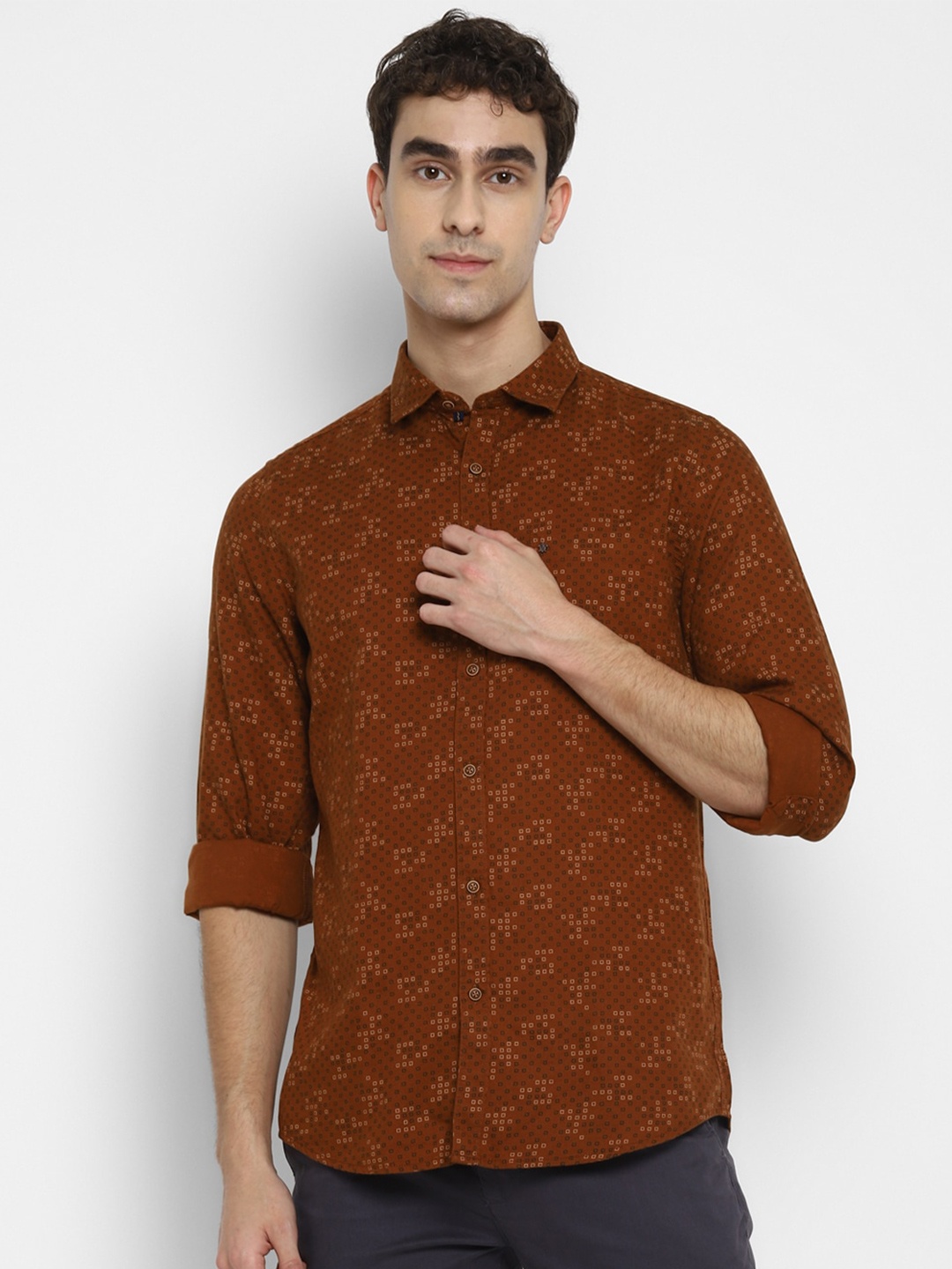 

Turtle Men Brown Slim Fit Printed Cotton Casual Shirt