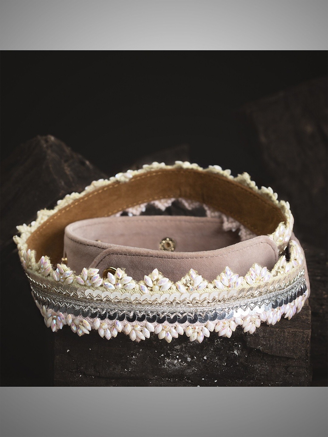 

D'oro Women White & Silver-Toned Embellished Belt