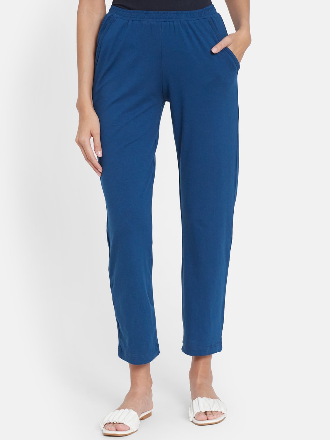

UNMADE Women Solid Cotton Cropped Track Pants, Blue