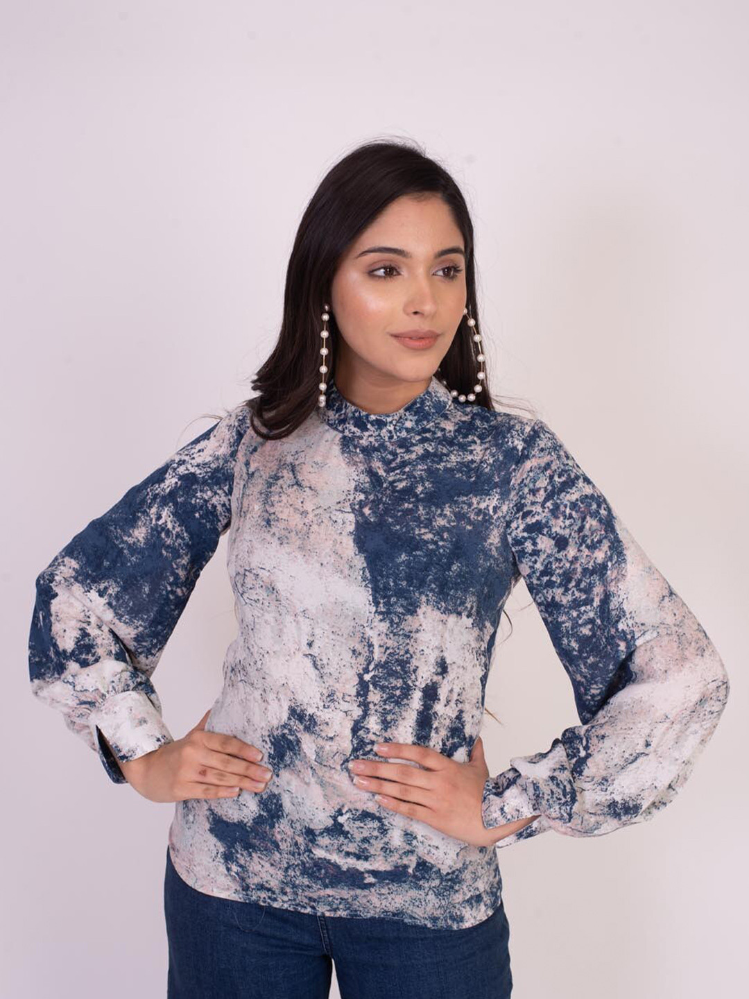 

KHUMAAR Shuchi Bhutani Navy Blue & Beige Abstract Print High Neck Georgette Top