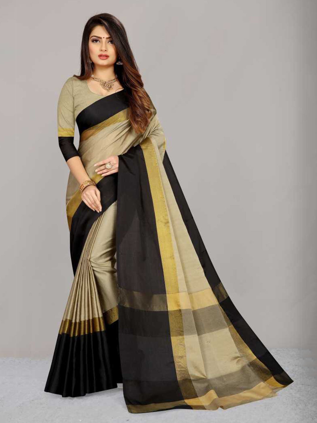 

SAADHVI Beige & Black Silk Blend Saree