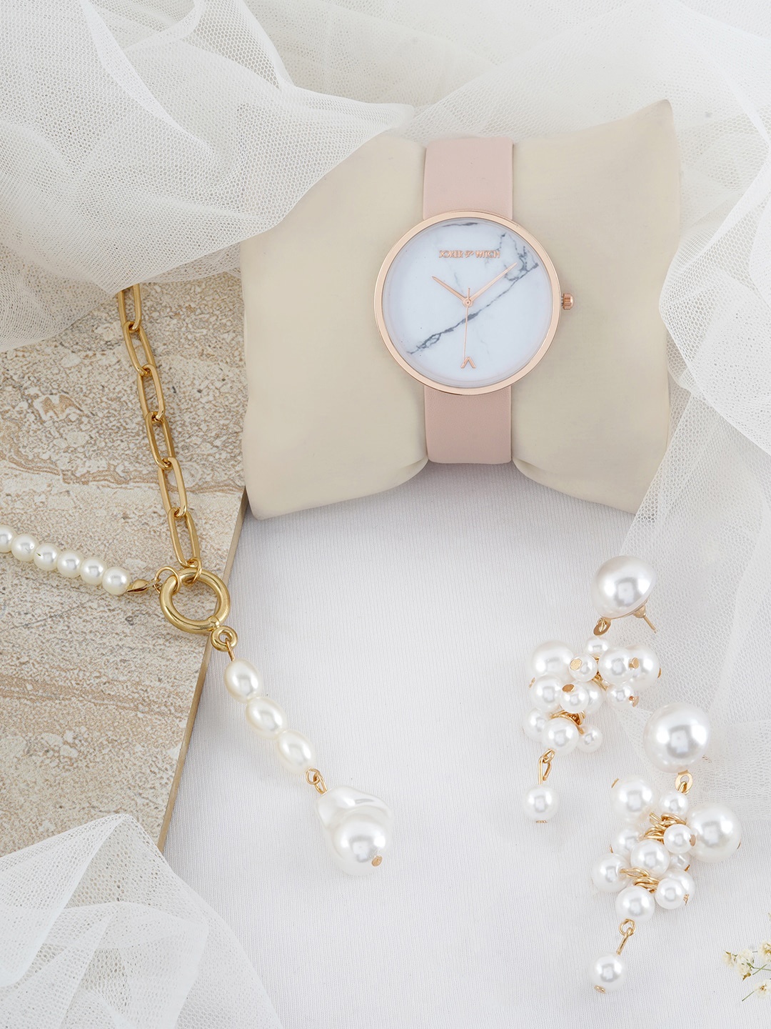 

JOKER & WITCH Women White & Gold-Toned Watch & Jewellery Gift Set
