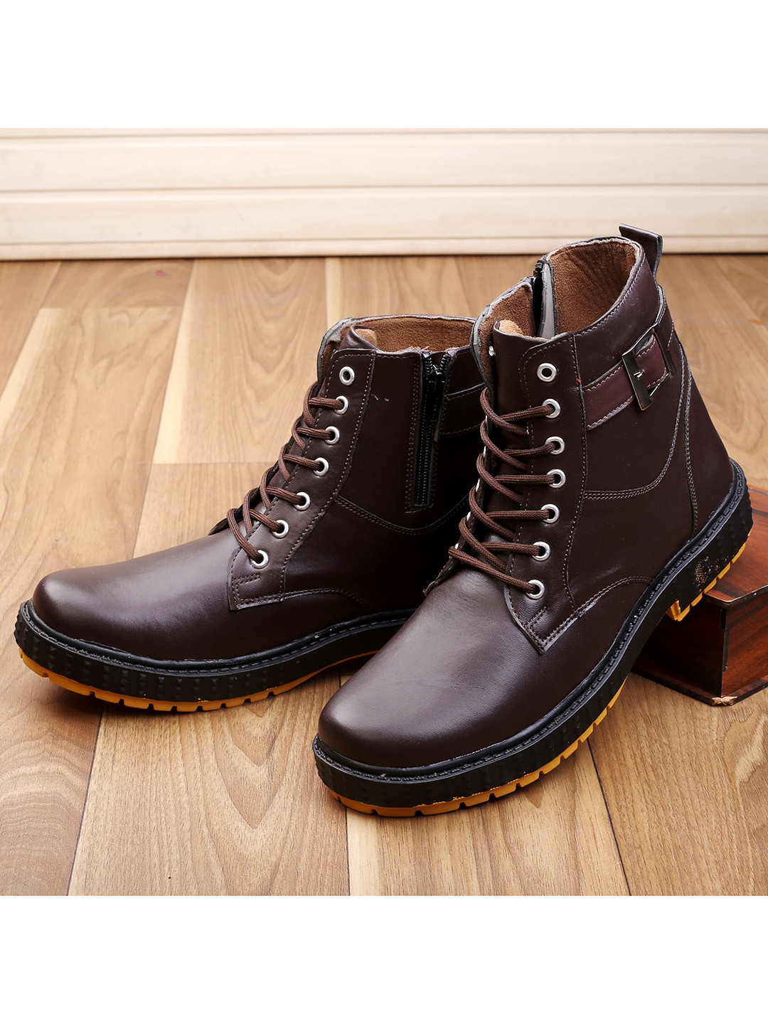 

Woakers Men Brown Lace-Up High Top Boots