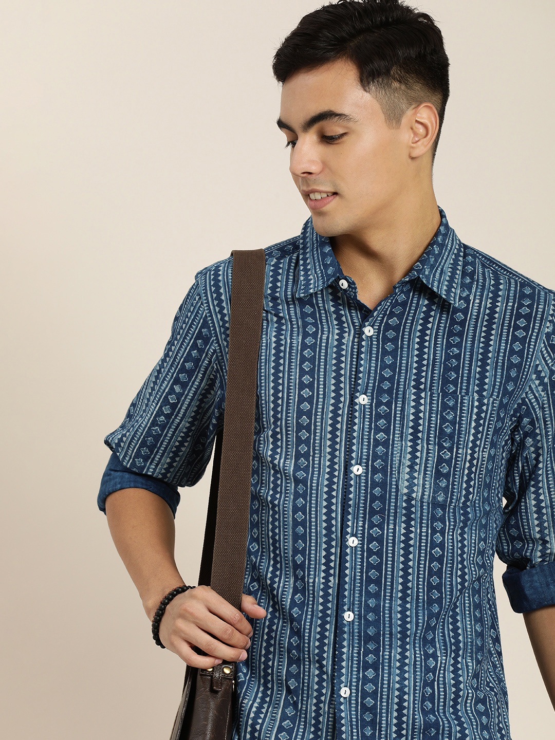 

Taavi Men Navy Blue & White Indigo Printed Pure Cotton Casual Shirt With Pocket Detail