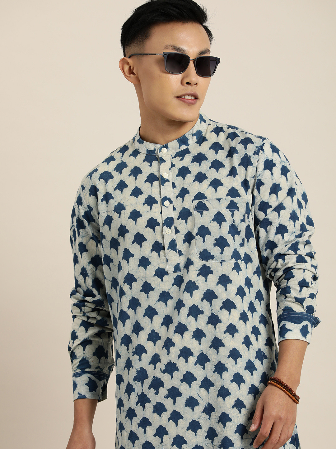 

Taavi Men Blue & Off White Ethnic Motifs Printed Indigo Kurta