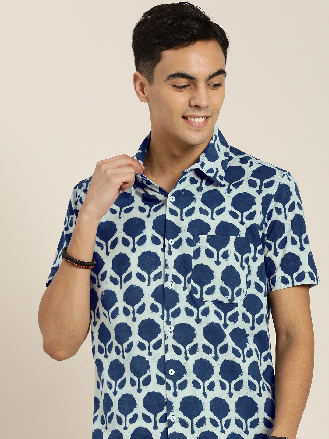 

Taavi Men Navy Blue & White Indigo Printed Casual Pure Cotton Shirt With Pocket Detail
