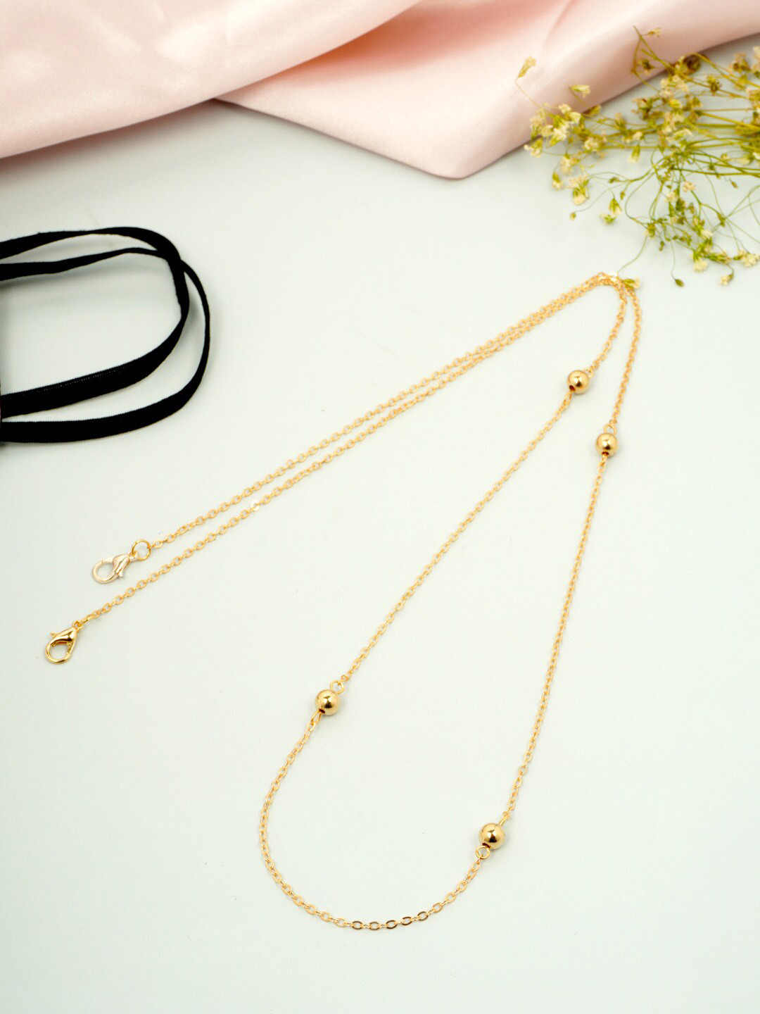 

Ferosh Women Gold-Toned Beaded Face Mask Chain