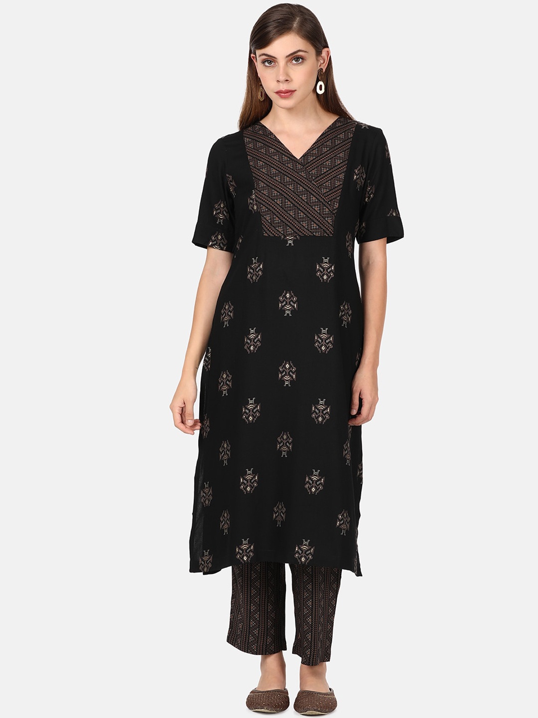 

UNTUNG Women Black Geometric Ethnic Motifs Printed Kurta With Palazzos