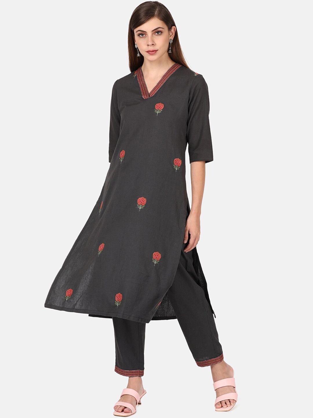 

UNTUNG Women Grey & Rust Floral Embroidered Thread Work Pure Cotton Kurta with Trousers