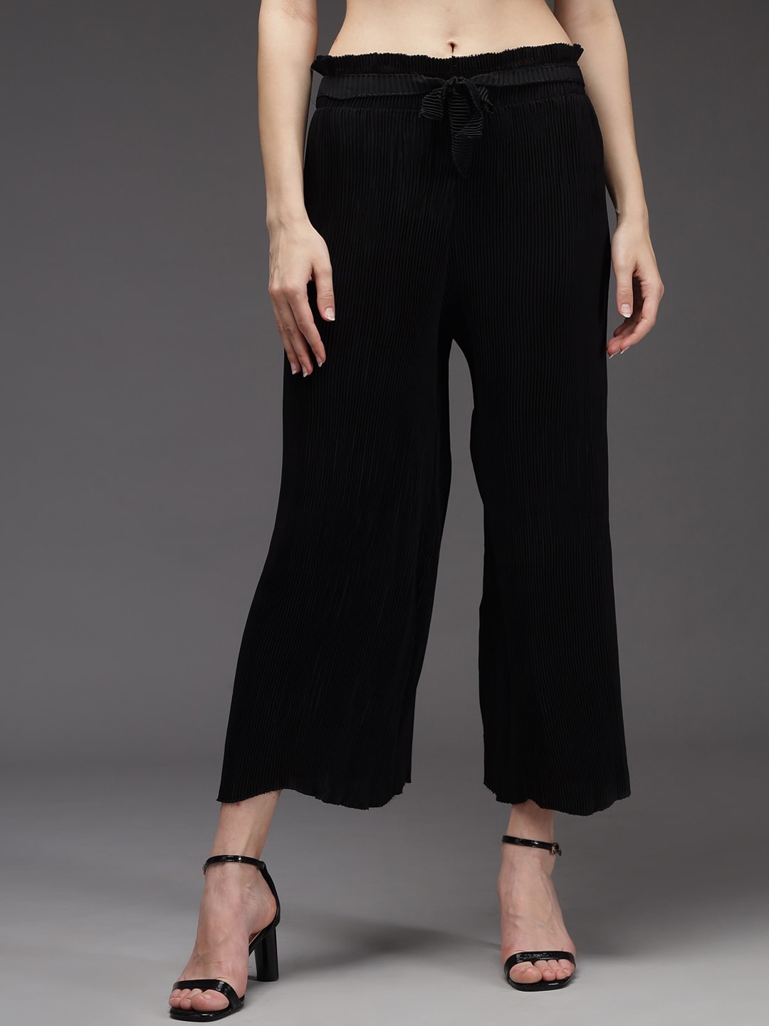 

Darzi Women Black Cropped Culottes Trousers