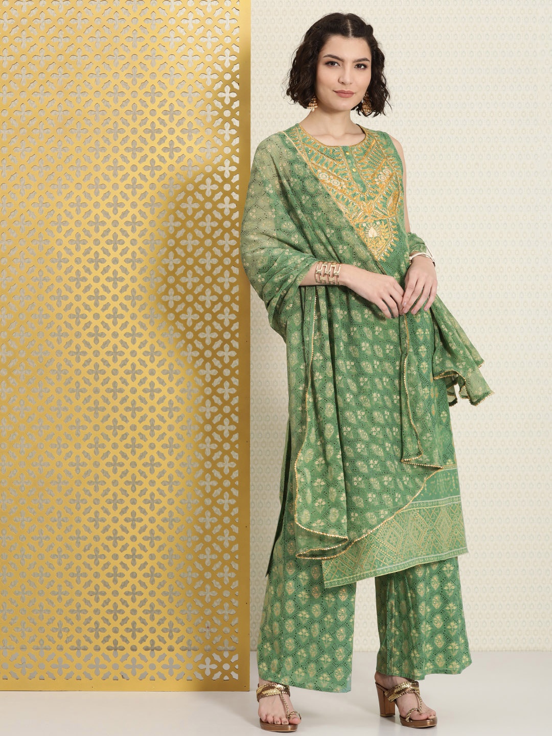 

House of Pataudi Women Green Ethnic Motifs Yoke Design Thread Work Pure Cotton Kurta with Trousers & With