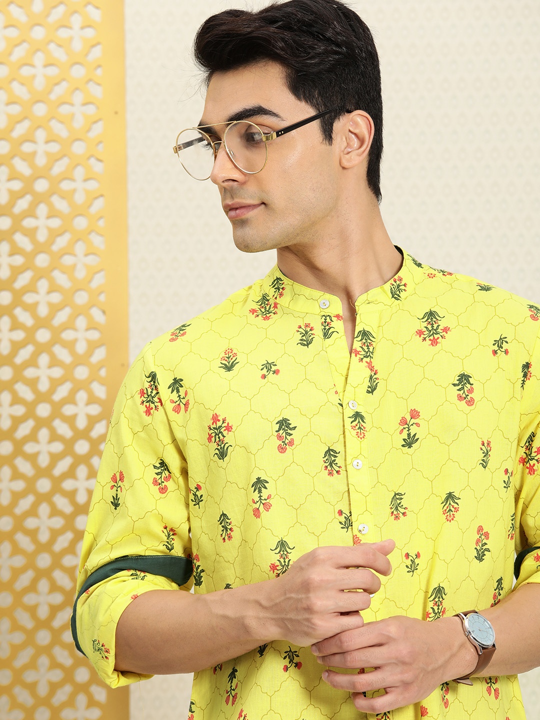 

House of Pataudi Men Yellow Floral Printed Pure Cotton Rozana Casual Shirt