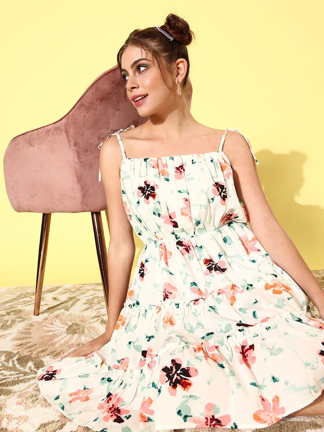 

Marie Claire Women Off-White Floral Volume Play Dress