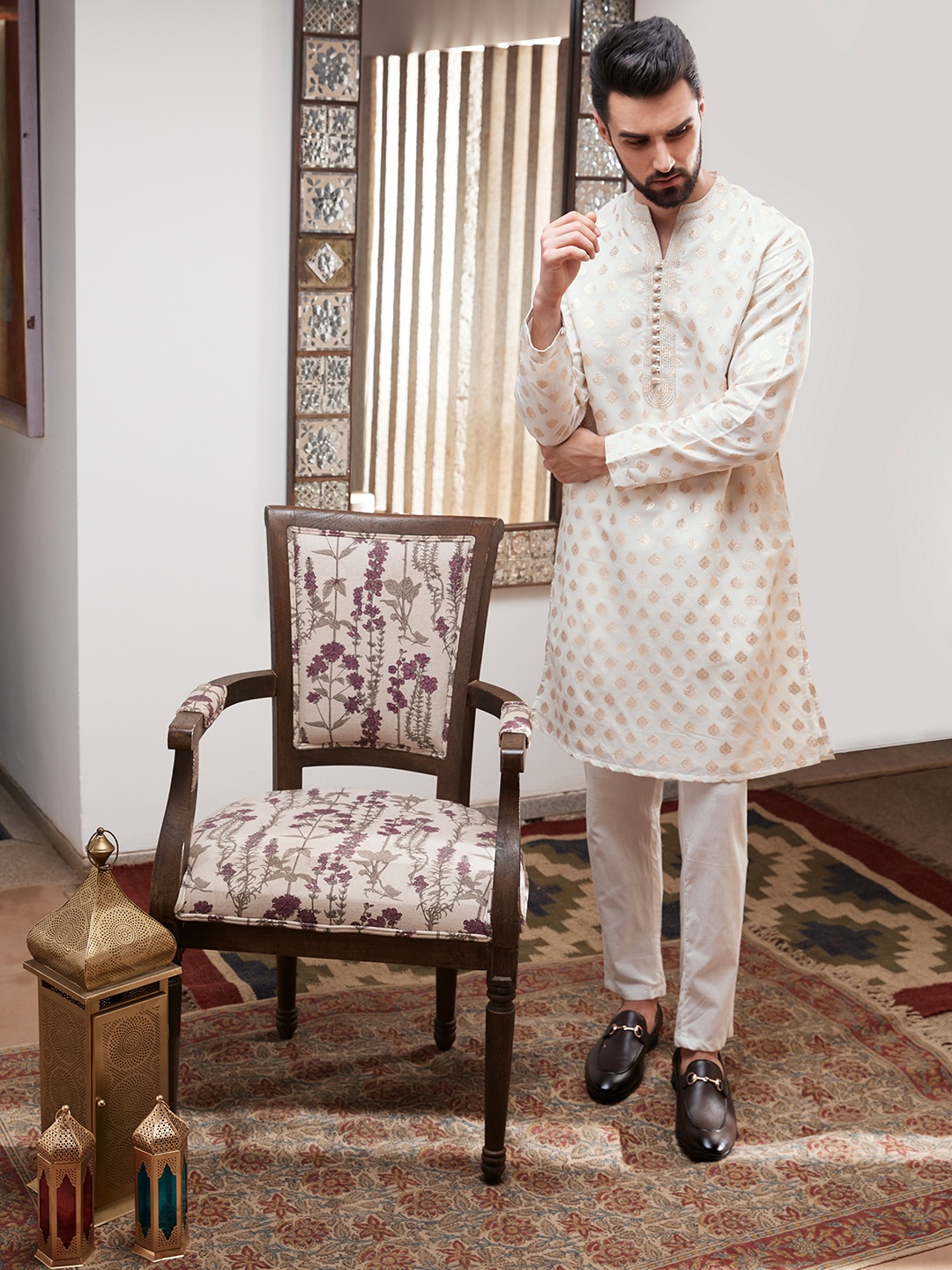 

House of Pataudi Dua Men White & Gold-Toned Woven Design Jashn Kurta with Pyjamas