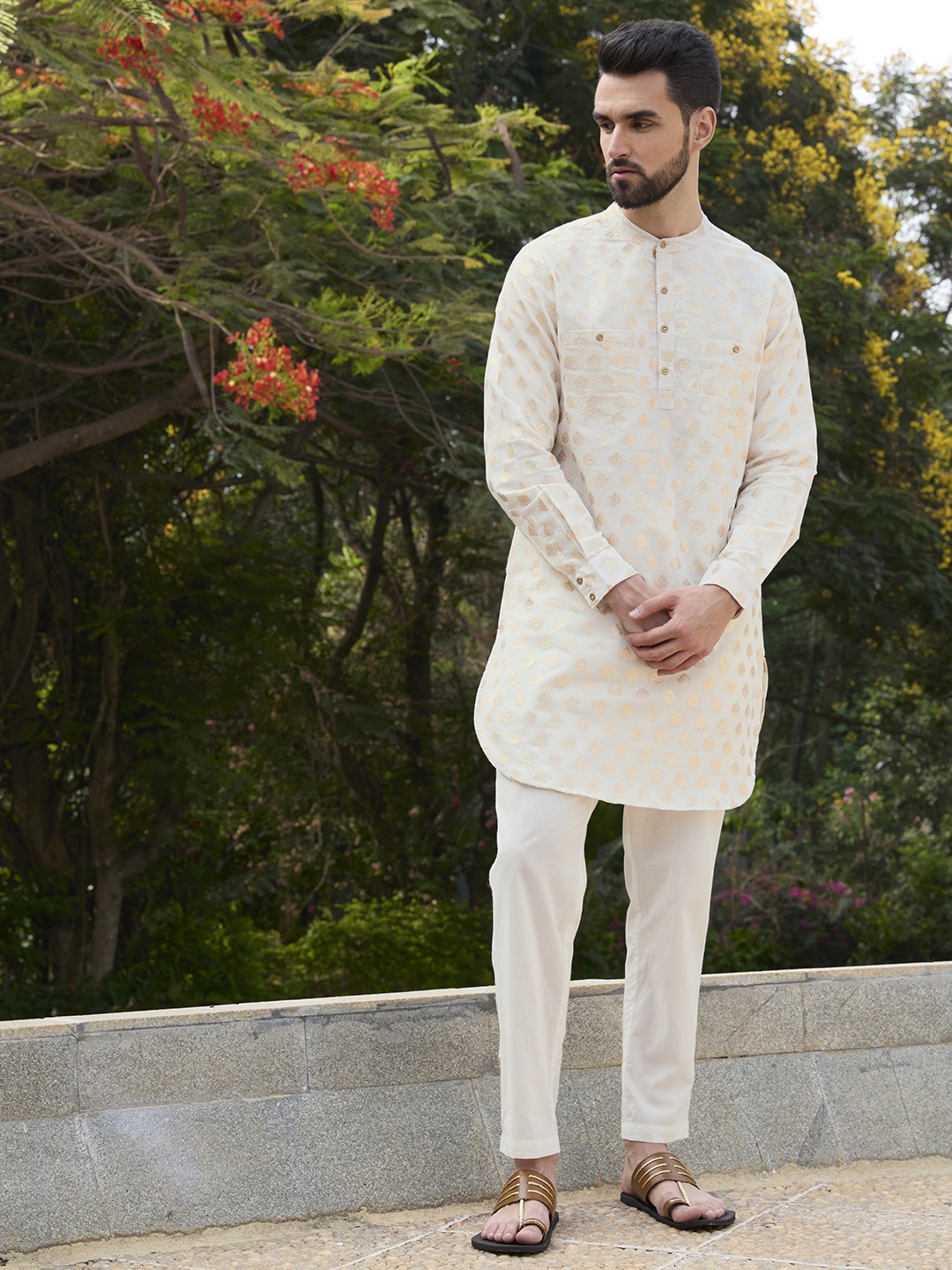 

House of Pataudi Dua Men White and Gold-Toned Woven Design Jashn Kurta with Trousers, Cream