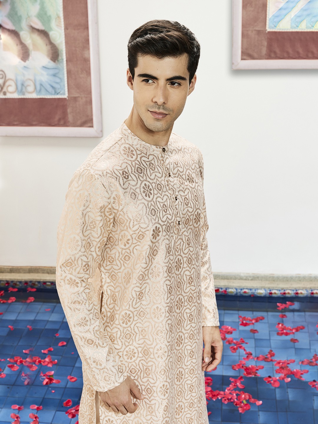 

House of Pataudi Men Cream-Coloured & Gold-Toned Jashn Kurta with Pyjamas