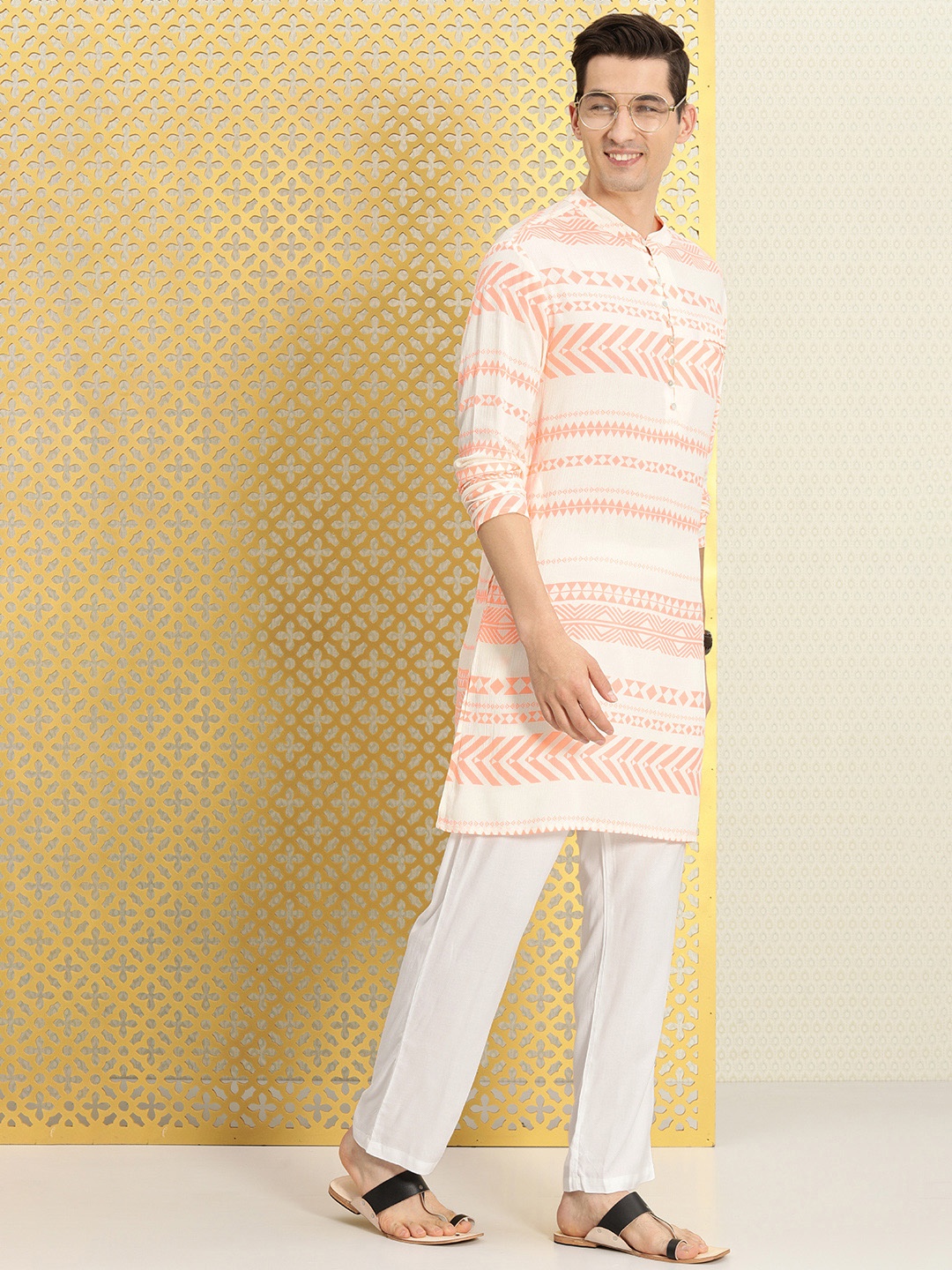 

Ode by House of Pataudi Men Peach-Coloured Printed Kurta with Pyjamas