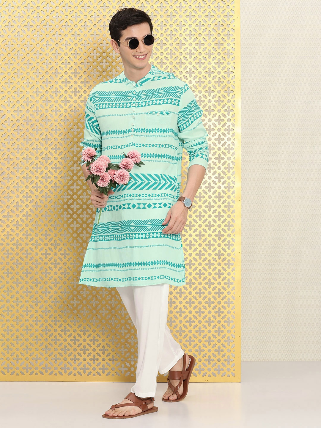 

Ode by House of Pataudi Men Green Printed Kurta with Pyjamas