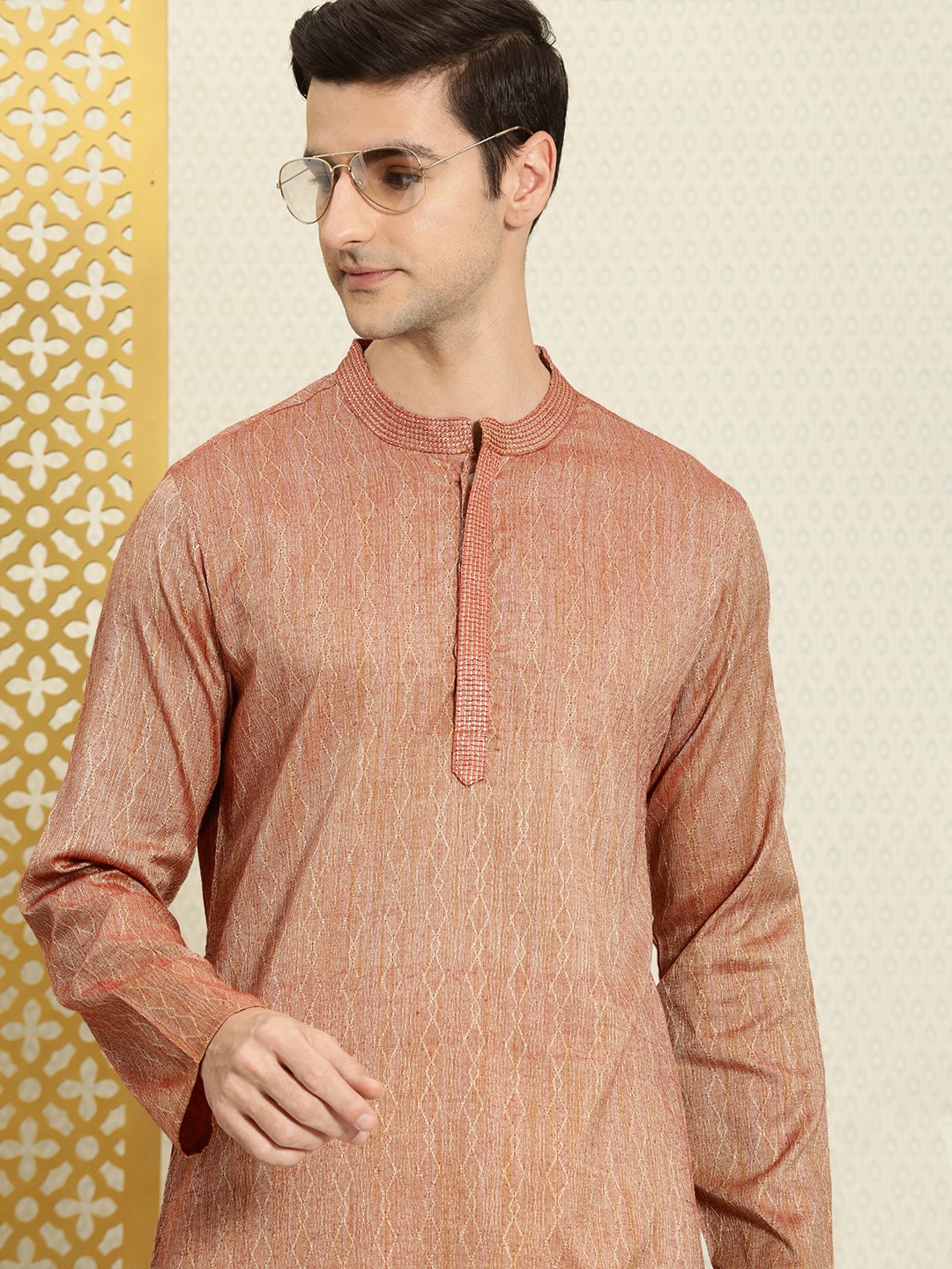 

House of Pataudi Men Rose & Gold-Toned Woven Design Rozana Kurta