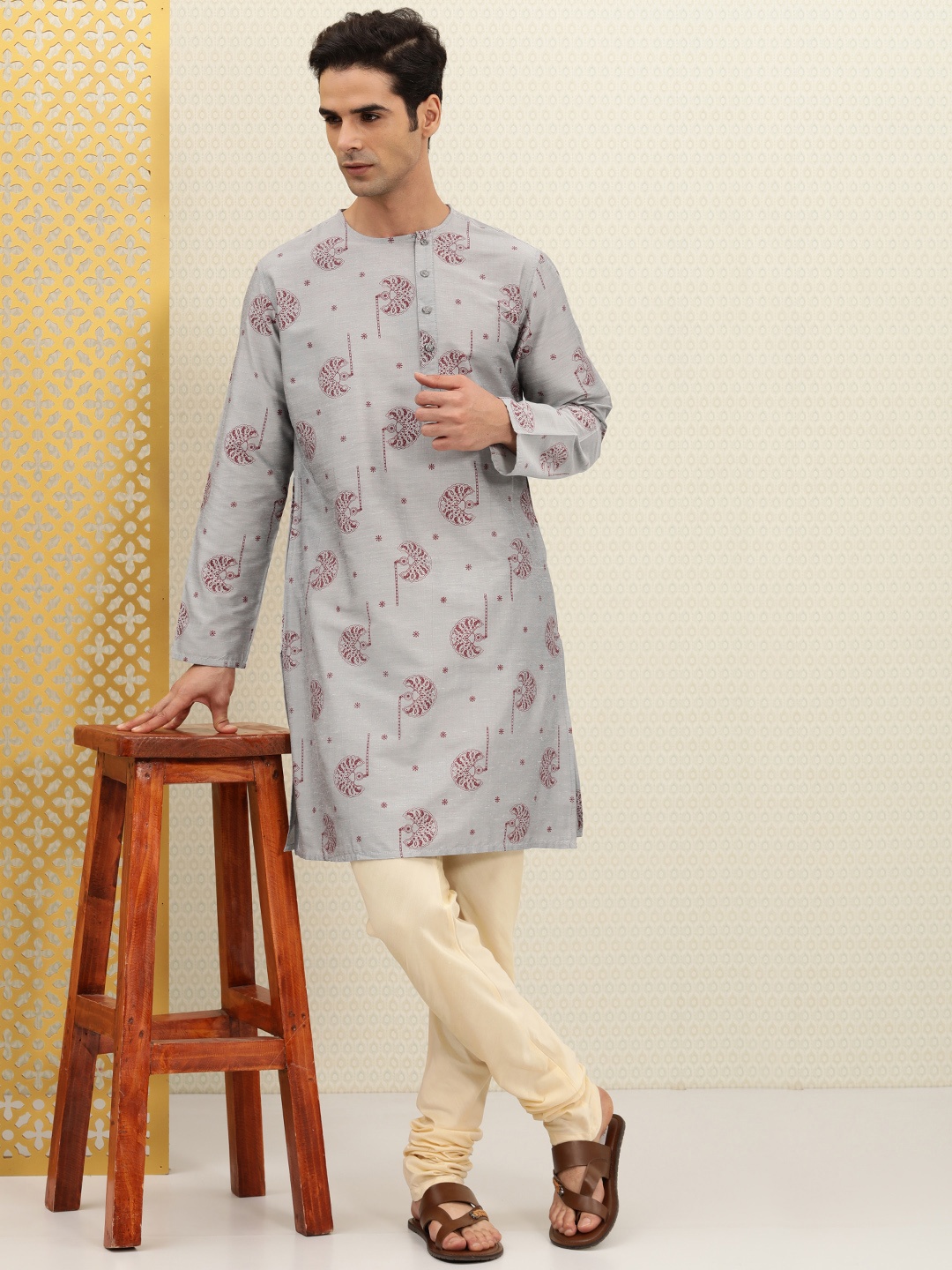 

House of Pataudi Men Grey & Maroon Printed Rozana Kurta
